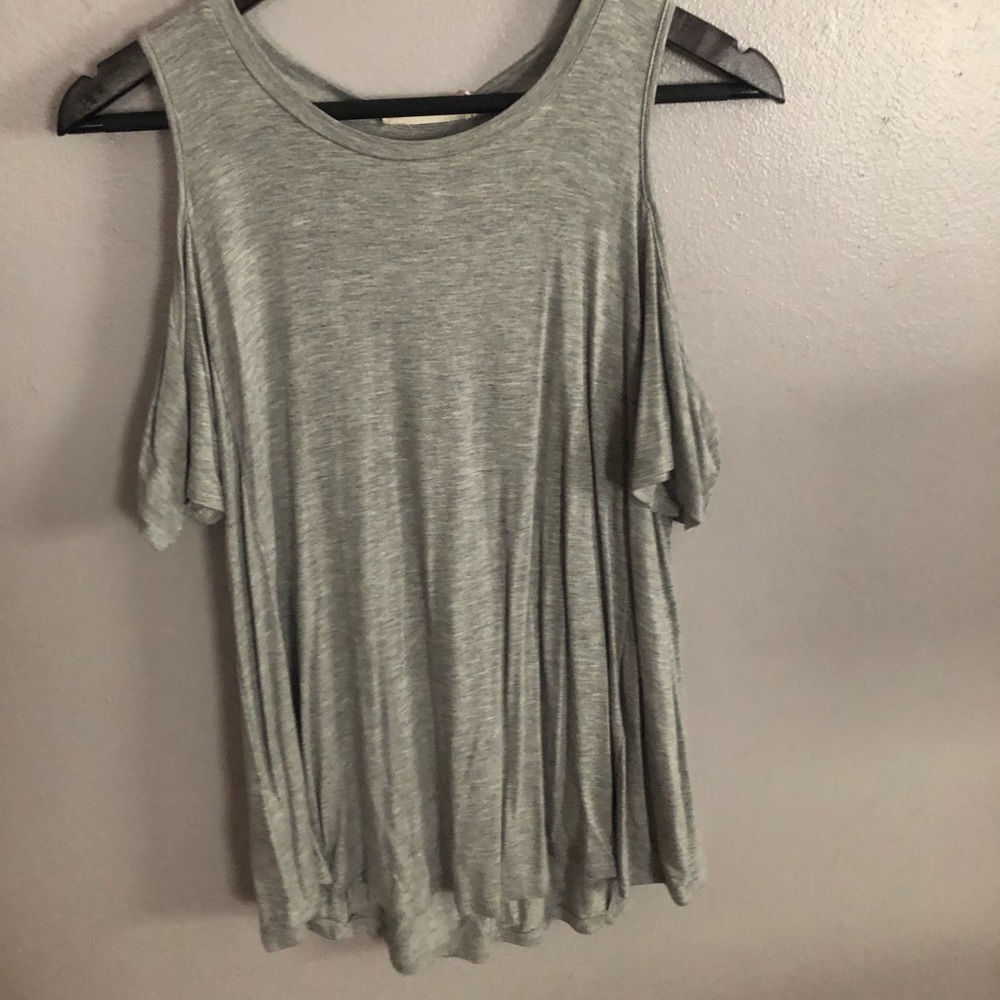 Shoulderless gray top